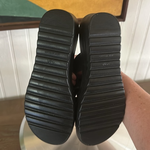 New! Soft Walker Black Slip On Platform Wedge Sandals sz 8 - Picture 10 of 11